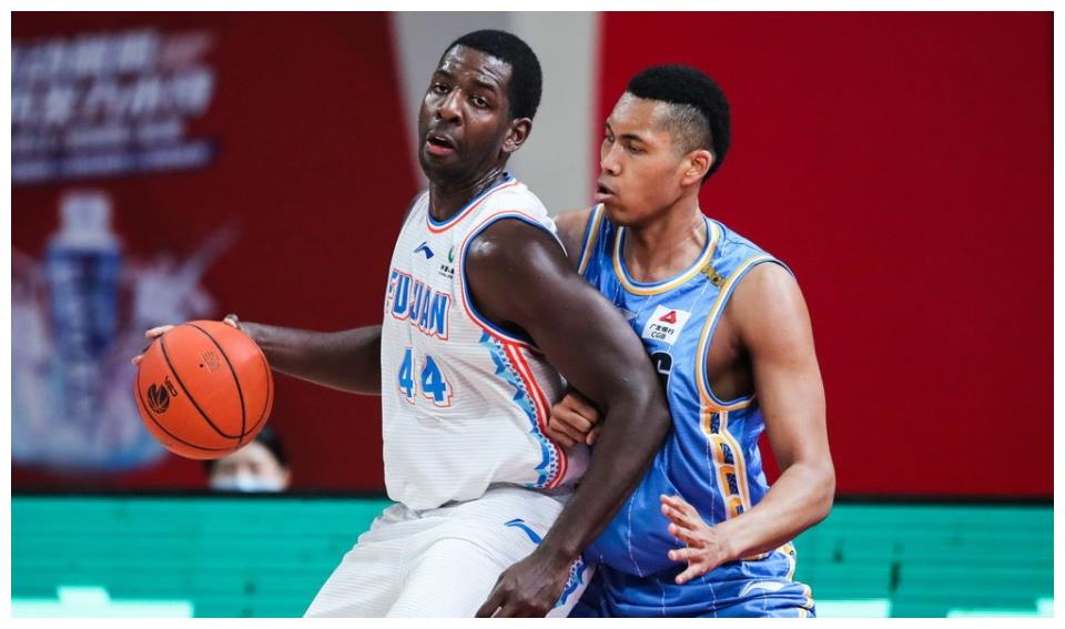 福建队横扫上海队，米切尔扛起全队