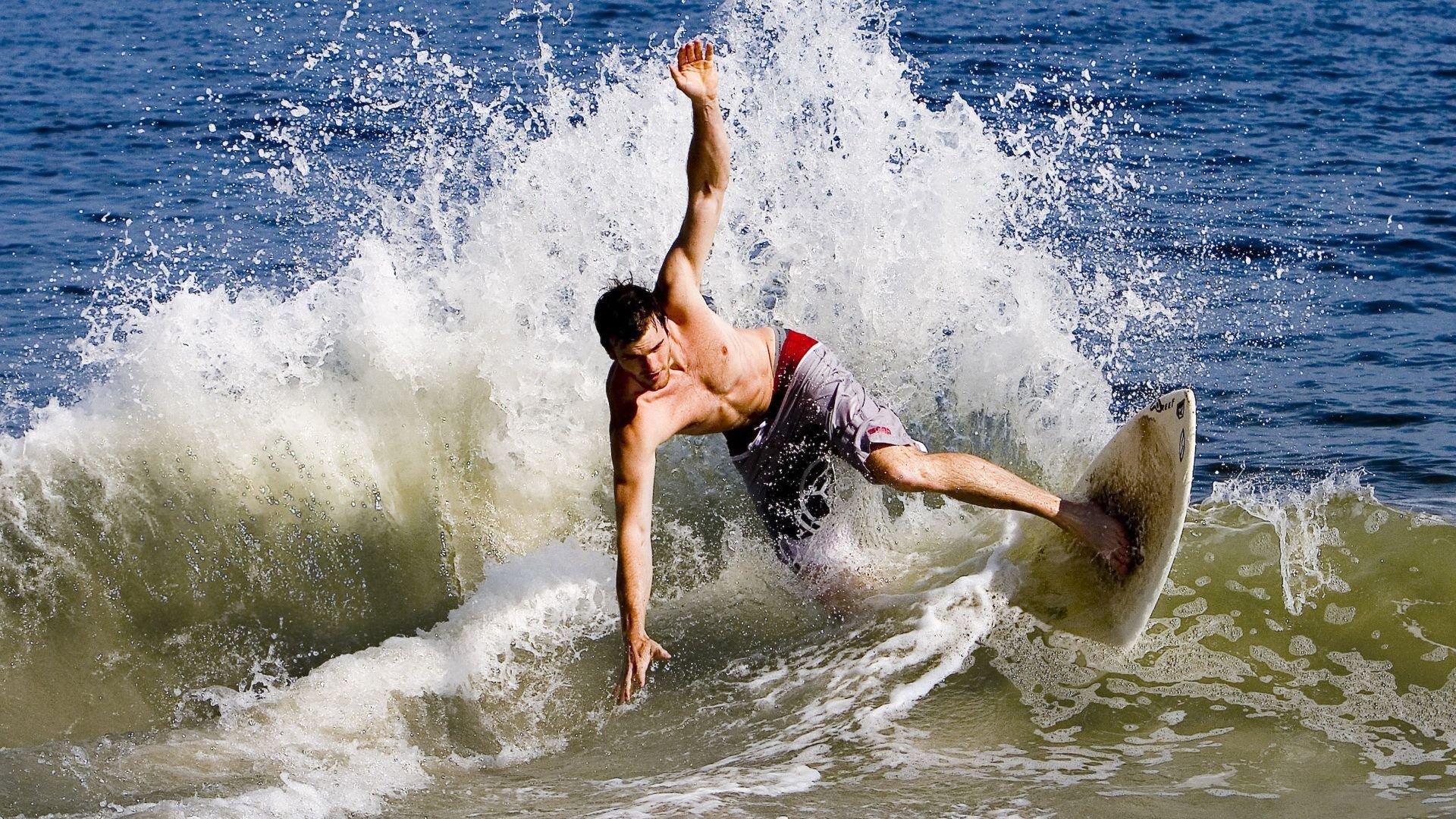 季后赛抢七之夜，约基奇用沉默的汗水浇灌出巨星的丰碑
