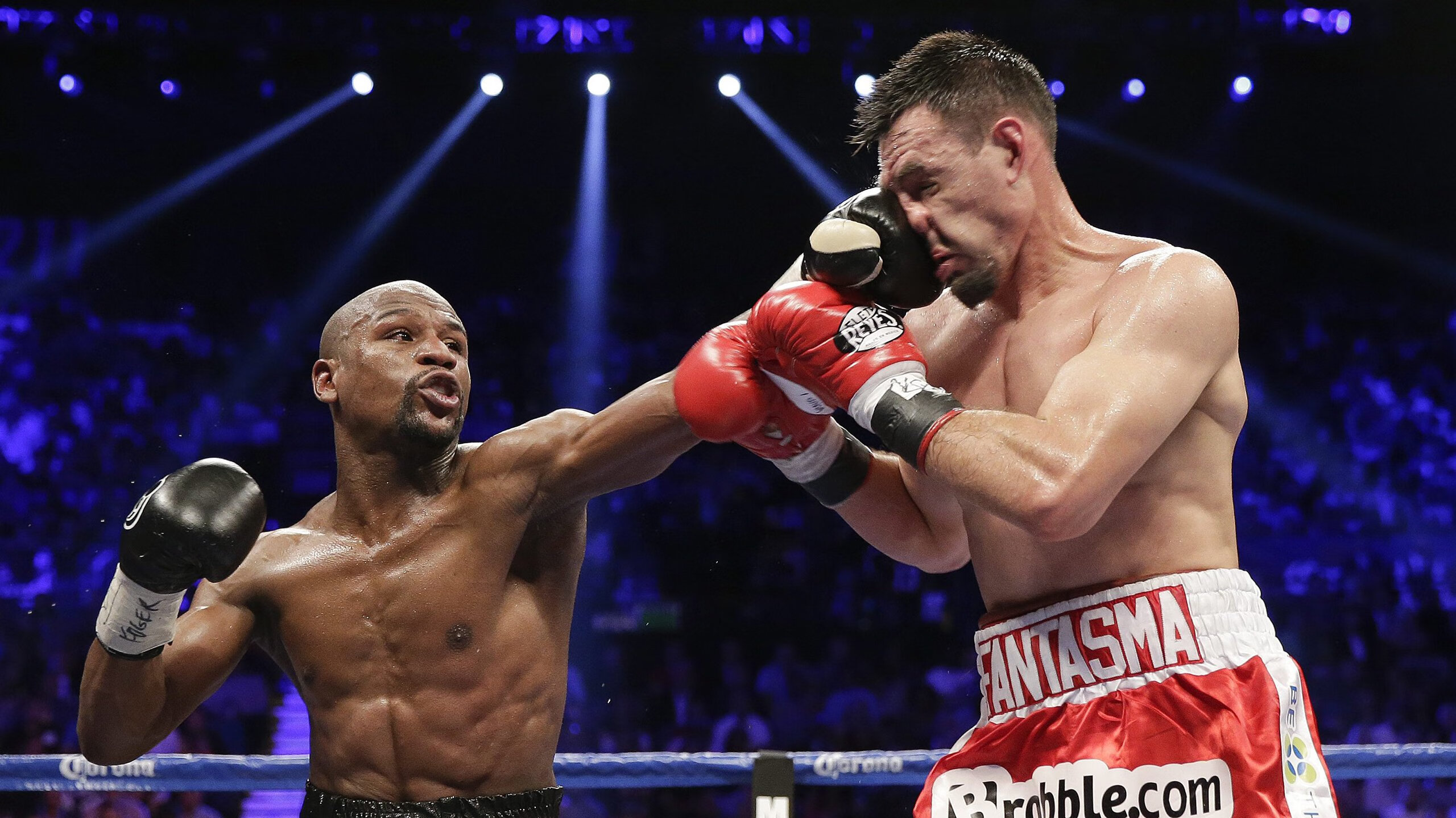 欧冠淘汰赛之夜，恩比德带队取胜，当篮球巨星照亮绿茵场的启示